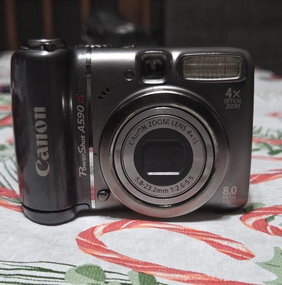 Canon PowerShot A590 IS Digital Camera - Picture 2 of 12